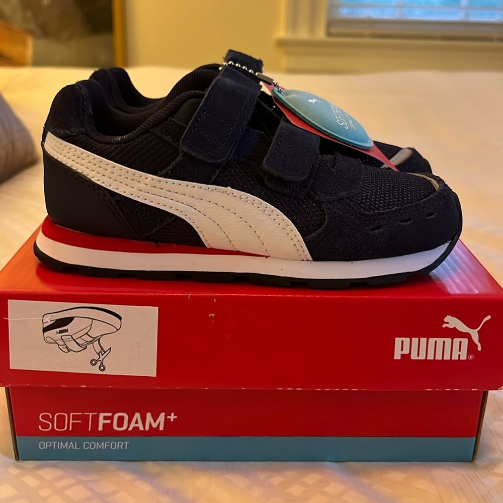 NWT Kid’s Velcro Puma sneakers